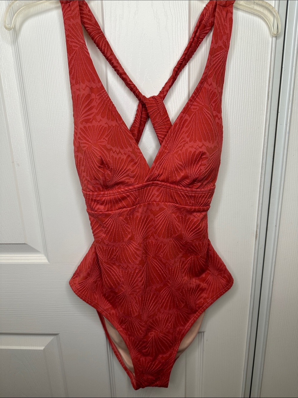 Cupshe Red Textured V-Neck One-Piece Swimsuit with Crisscross Straps
